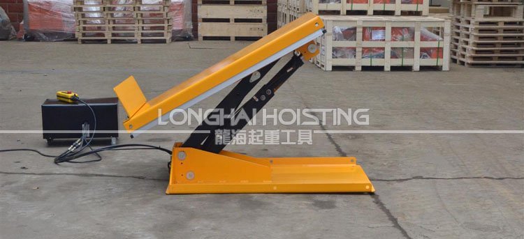 傾斜式電動(dòng)升降平臺(tái)實(shí)物 傾斜式電動(dòng)升降平臺(tái)實(shí)物