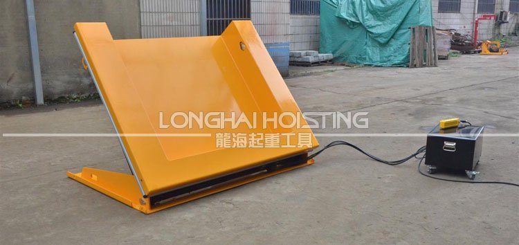 LHTLP1500傾斜式電動(dòng)升降平臺(tái)實(shí)物 LHTLP1500傾斜式電動(dòng)升降平臺(tái)實(shí)物